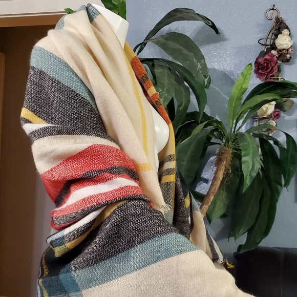 OSFM Blanket Scarf Plaid Tartan Fringes Oversized Wrap 100% Acrylic 51"× 52" - Picture 8 of 8